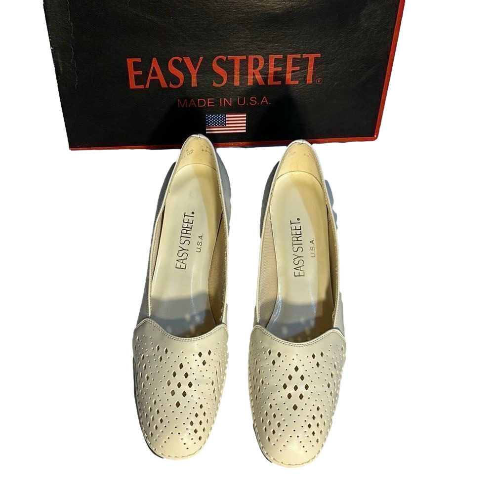 Easy Street White Shoe Size 9 N
